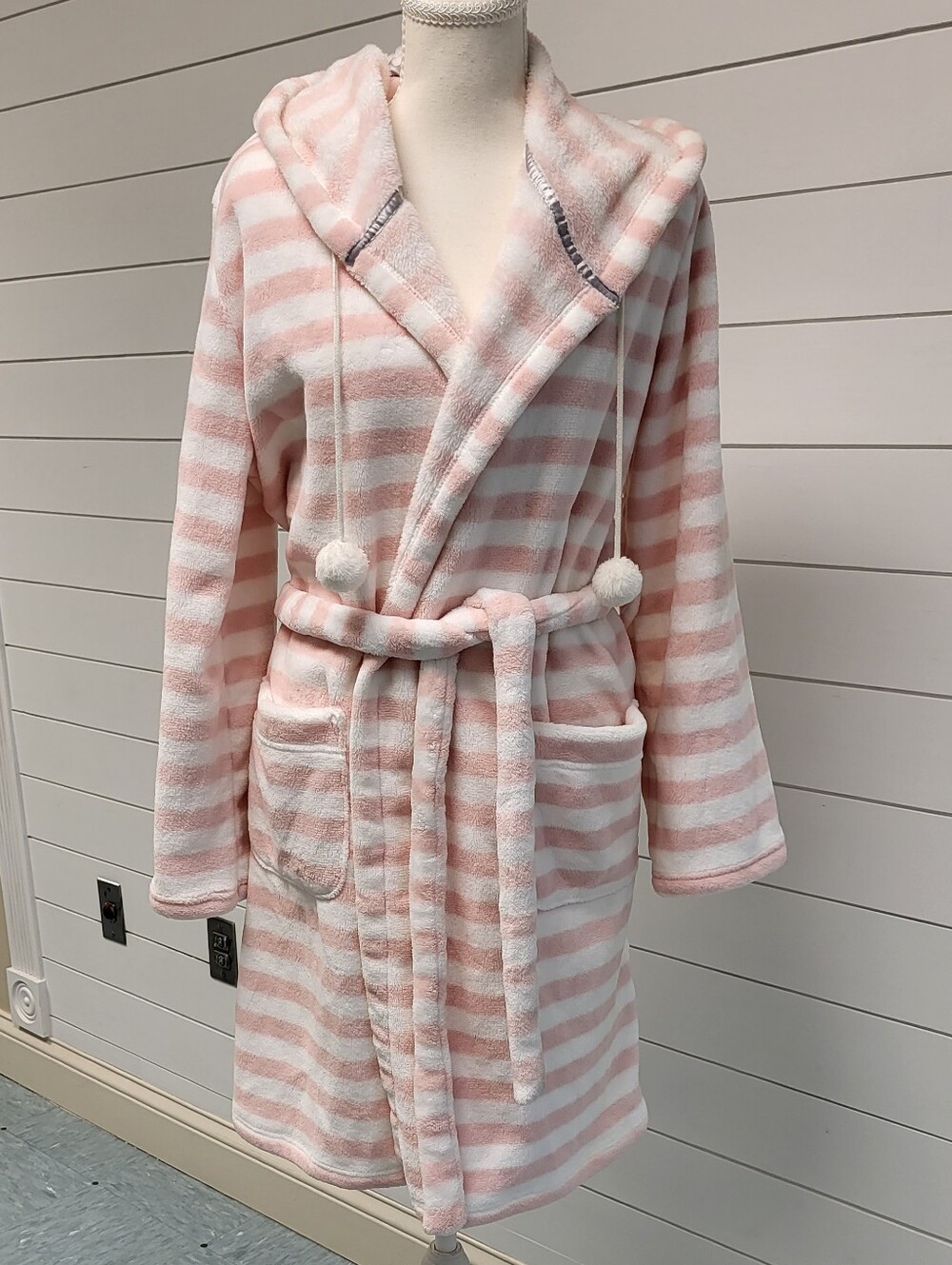 Victoria's Secret Cozy Pink & White Striped Plush Robe Sz. M